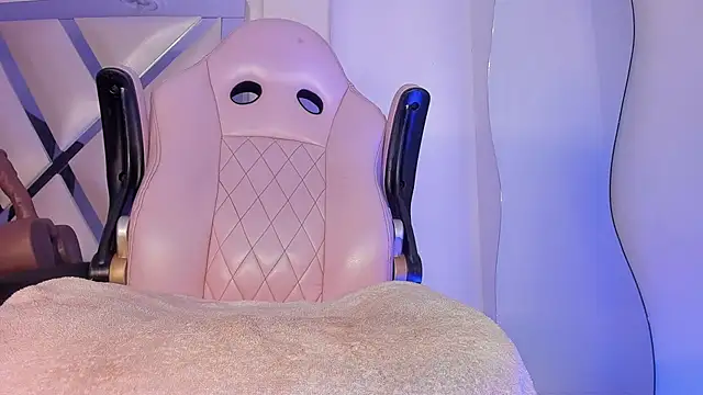 Mia_royal webcam