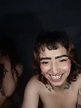 AlexxaAndRileyy webcam