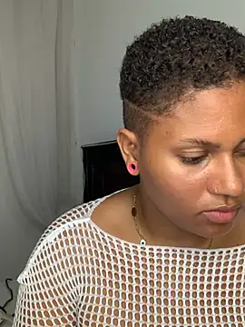 madelltheebony live cam on StripChat