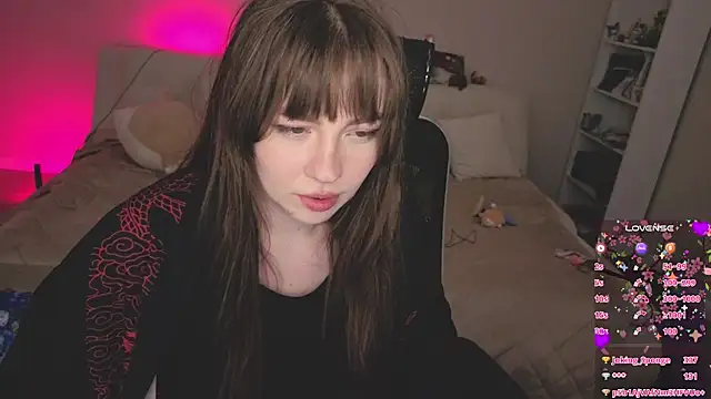 Lunar_Bunny live cam on StripChat
