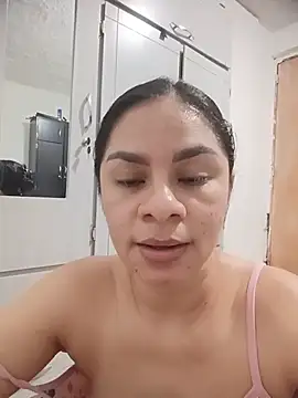 luna_pinky webcam