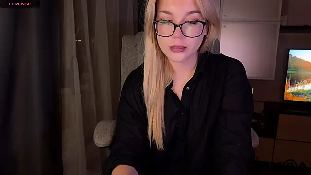 ariashaa live cam on StripChat