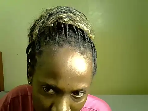 Pearl_petite webcam