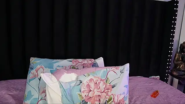 kinkylittlegirll webcam