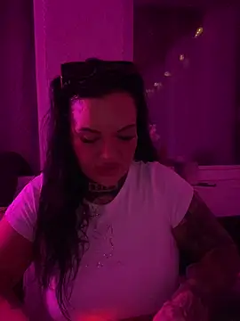 _MelinaCurves_ webcam