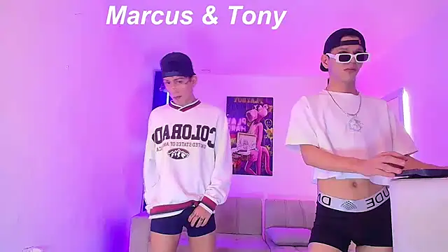 Marcus_and_Tony live cam on StripChat