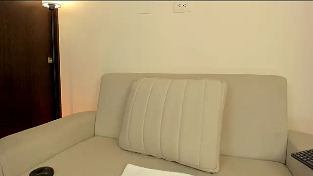 NataliaBuiles live cam on StripChat