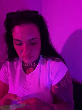 _MelinaCurves_ webcam
