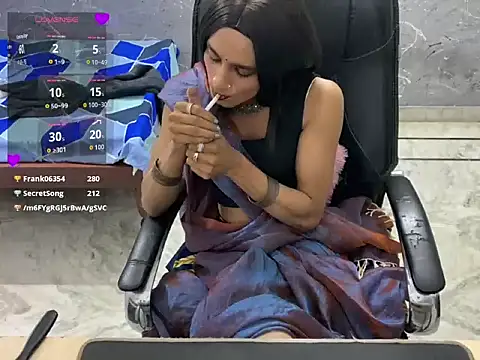 LuvLayla live cam on StripChat