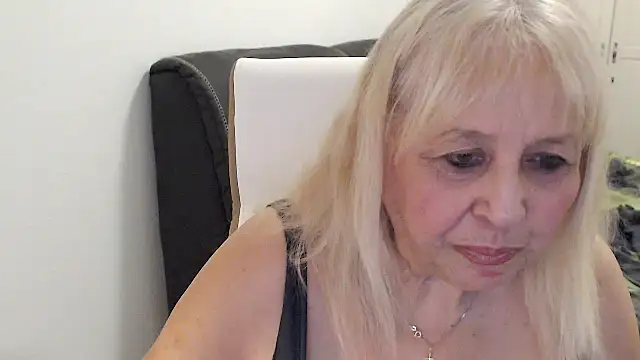 SusiLifeXXX webcam