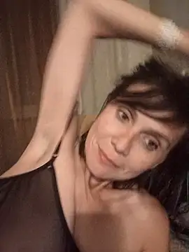 Francenia_lolis live cam on StripChat