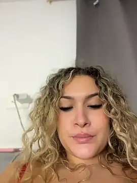 Sara_smiiith211 webcam