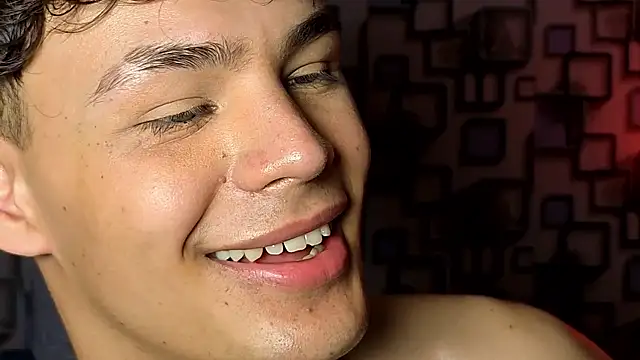 logansteel_ (M twink) - Jerking off hard with oil in my body