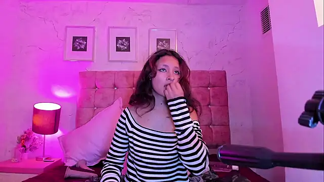 Vale_Rosse_ live cam on StripChat