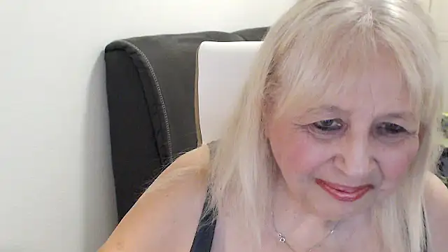 SusiLifeXXX webcam