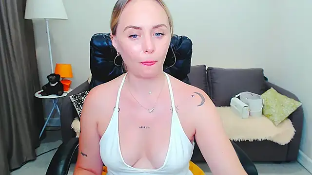 LiluMoon__ webcam