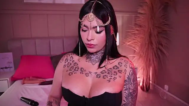 curvyliciousss live cam on StripChat