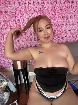 LunaGomez_Pink webcam