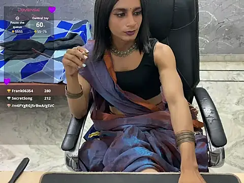 LuvLayla webcam