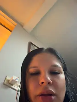 Elara_Luxe webcam
