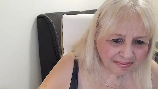 SusiLifeXXX webcam