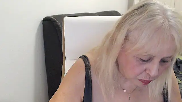 SusiLifeXXX webcam