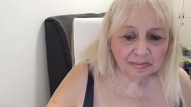 SusiLifeXXX webcam
