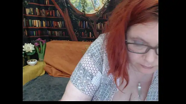 PlayfullMature webcam