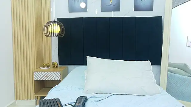 EbonyCoWorker live cam on StripChat