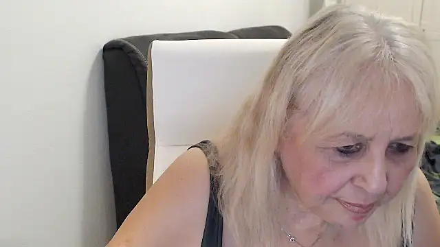 SusiLifeXXX webcam