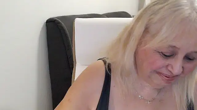 SusiLifeXXX webcam