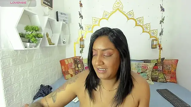 LadyNahir webcam