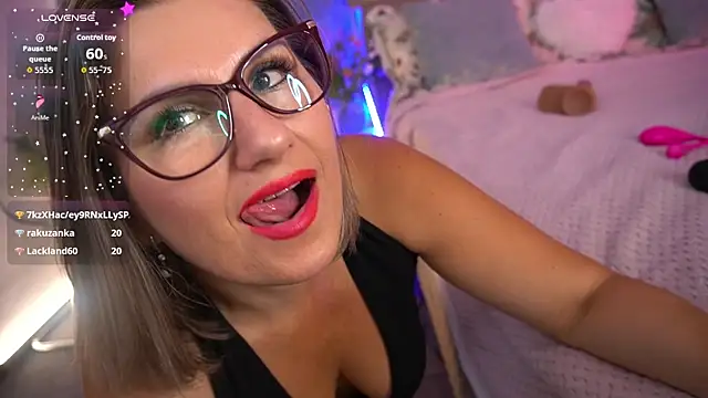 KiraRoxx webcam