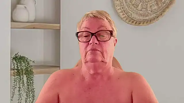 Mystery-Grandmother webcam