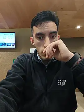 TommyMomentum live cam on StripChat