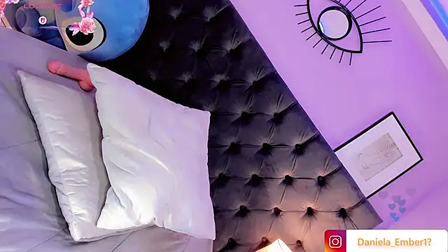 Amira_Ember webcam