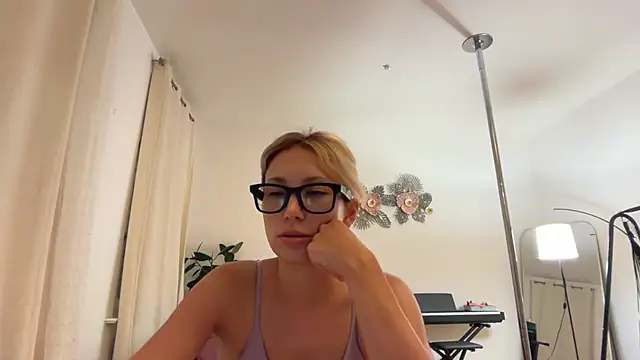 suyneslii webcam