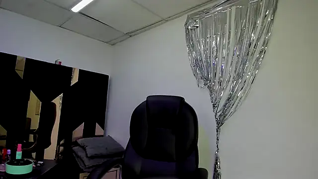 Aisha_hotts777 webcam