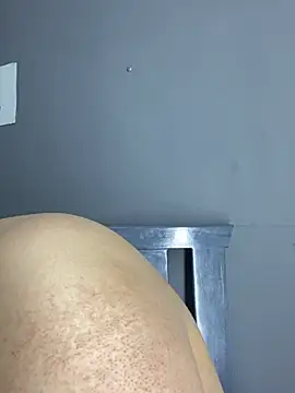 Hailey_Curvy webcam