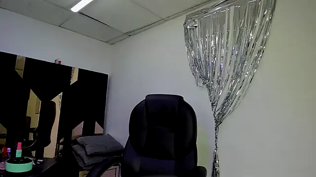 Aisha_hotts777 webcam