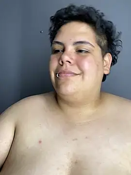 Hailey_Curvy webcam