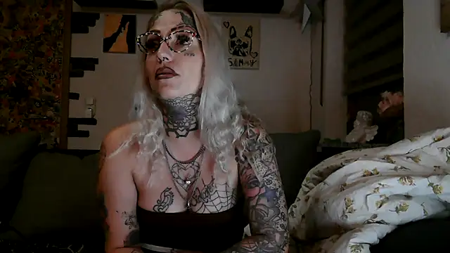 RoxxyInk webcam
