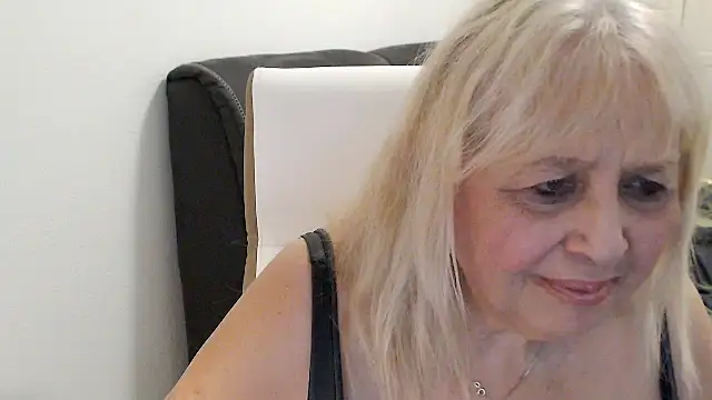 SusiLifeXXX webcam