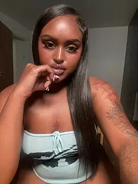 Realriyaaa live cam on StripChat