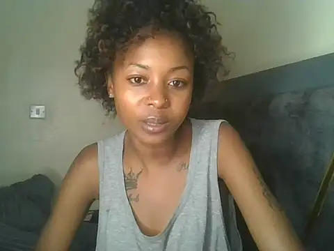 Prettyquueen live cam on StripChat