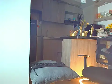 Laura_Cramz webcam