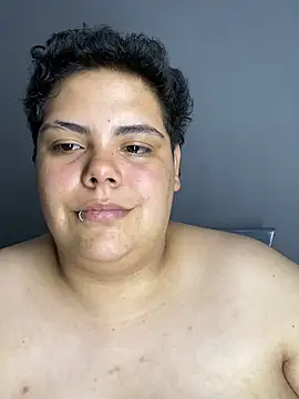 Hailey_Curvy webcam