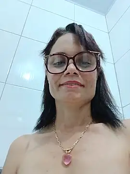 Meganlola live cam on StripChat