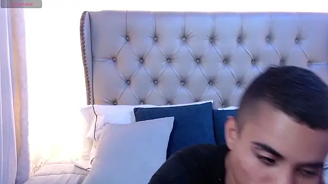 Liiamthompson webcam