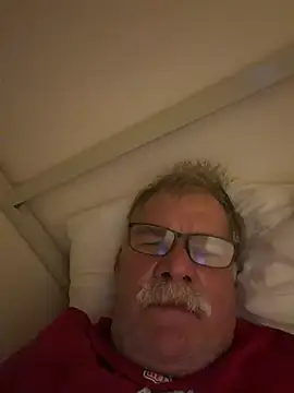 Caesar_Baxter webcam
